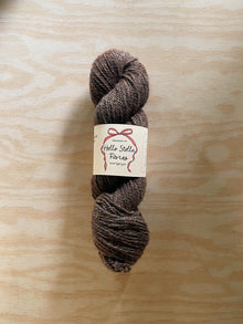  Wild Wool PEI - Plié (dark grey base - light pink wash)
