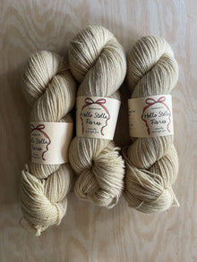  Wild Wool 2 Ply WORSTED - Oatmeal